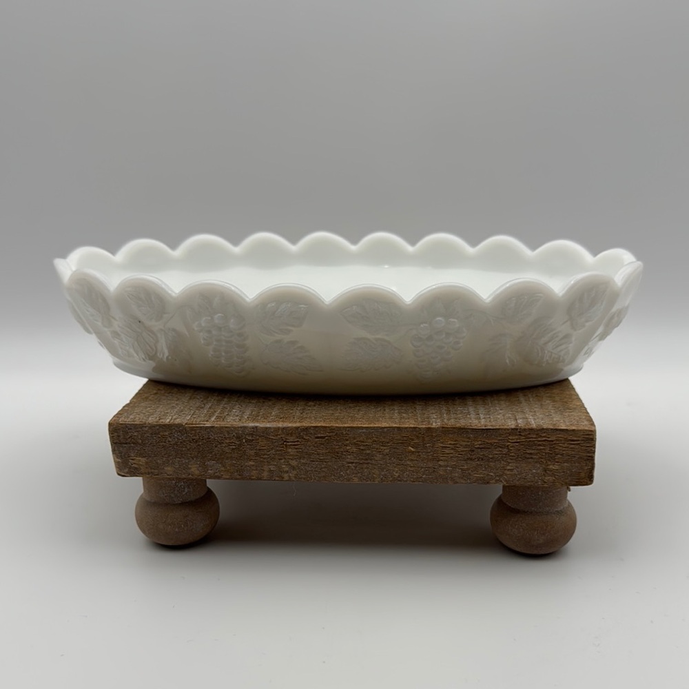 Vintage Westmoreland White Milk Glass Grape Design‎ Scalloped Edge Oval Bowl